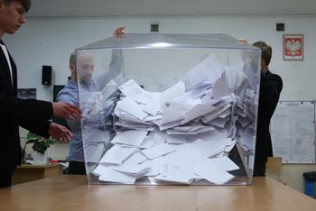 Przedarła kartę wyborczą. Sąd mówi o konflikcie wewnętrznym