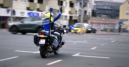 Polacy płacą mniej mandatów za granicą. U nas jest odwrotnie