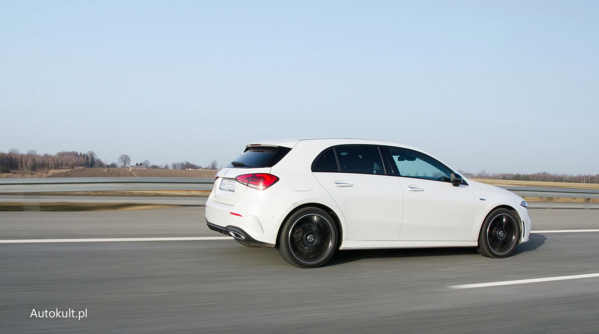 Mercedes A 250 e świetnie jeździ, ale głównie na wprost