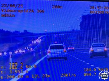 Pijany 33-latek gnał drogą ekspresową. W aucie kobieta i dwoje dzieci