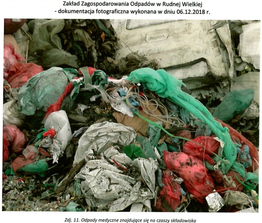 Fotografie wykonane przez inspektorów ochrony środowiska przeczą tezie, że na składowisku w Rudnej Wielkiej nie znajdowały się odpady medyczne.