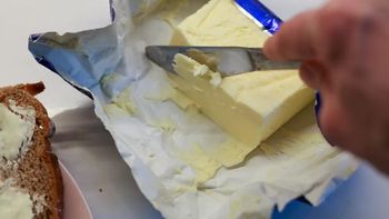 Zrób masło taniej niż w sklepie. Wystarczy jeden składnik