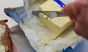 Zrób masło taniej niż w sklepie. Wystarczy jeden składnik