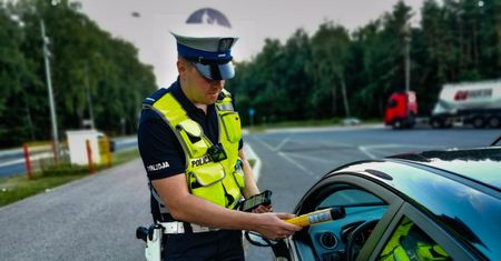 Dzień po wypiciu alkoholu. Ważna zasada, kiedy można prowadzić