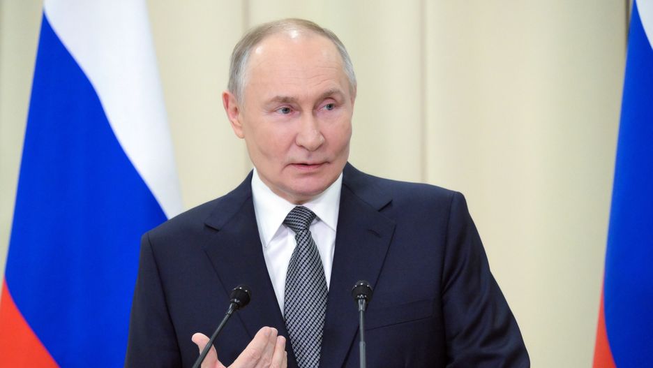 Russian President Vladimir Putin talks to journalists following an expanded format meeting of the Supreme Eurasian Economic Council at the Igora resort outside St. Petersburg, Russia, 26 December 2024. EPA/ALEXEI DANICHEV/SPUTNIK/KREMLIN POOL MANDATORY CREDIT Dostawca: PAP/EPA.