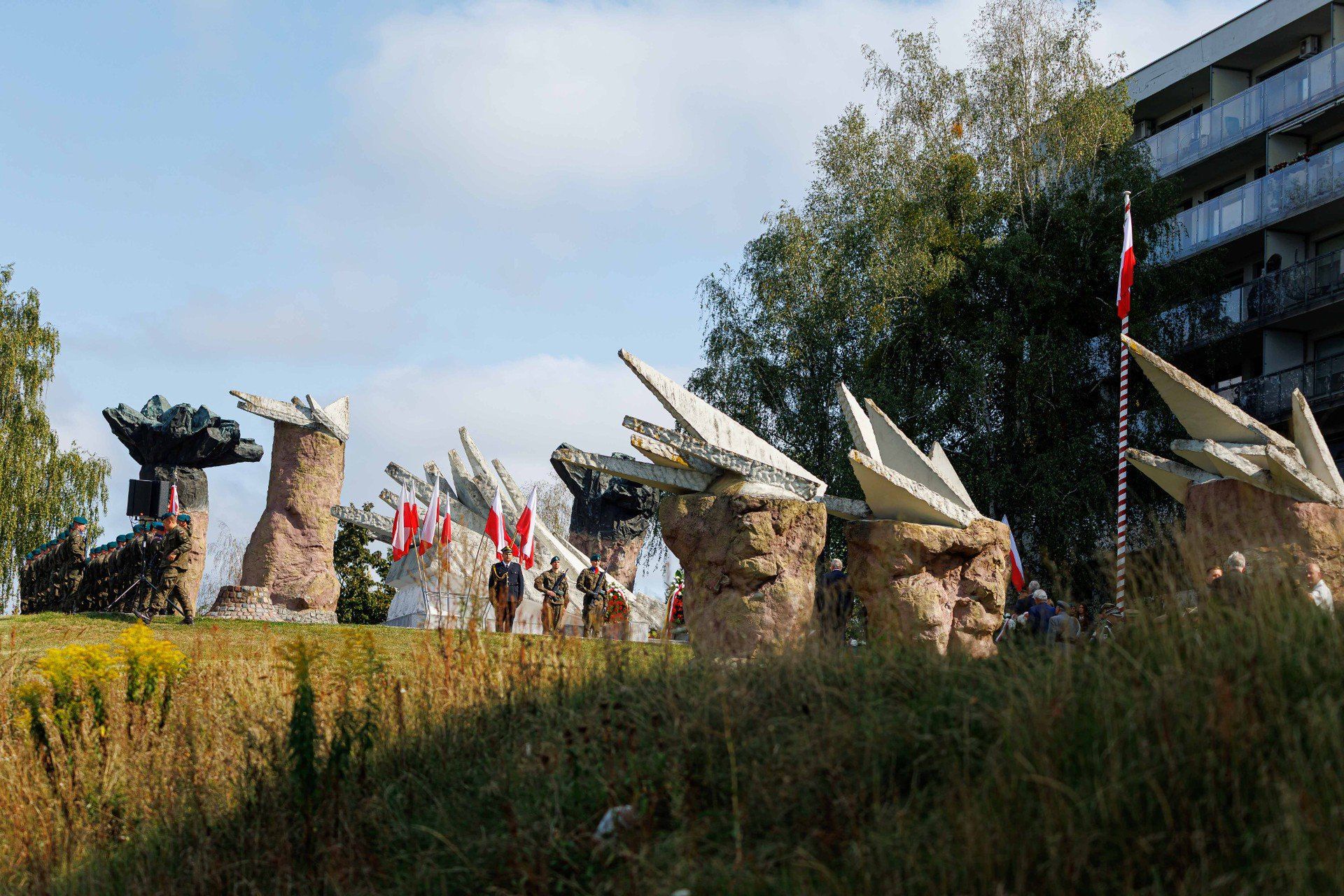 86. rocznica wybuchu II wojny światowej w Białymstoku W poniedziałek, pod Pomnikiem Obrońców Białegostoku na Wysokim Stoczku, ponownie oddano hołd żołnierzom września 1939 roku.