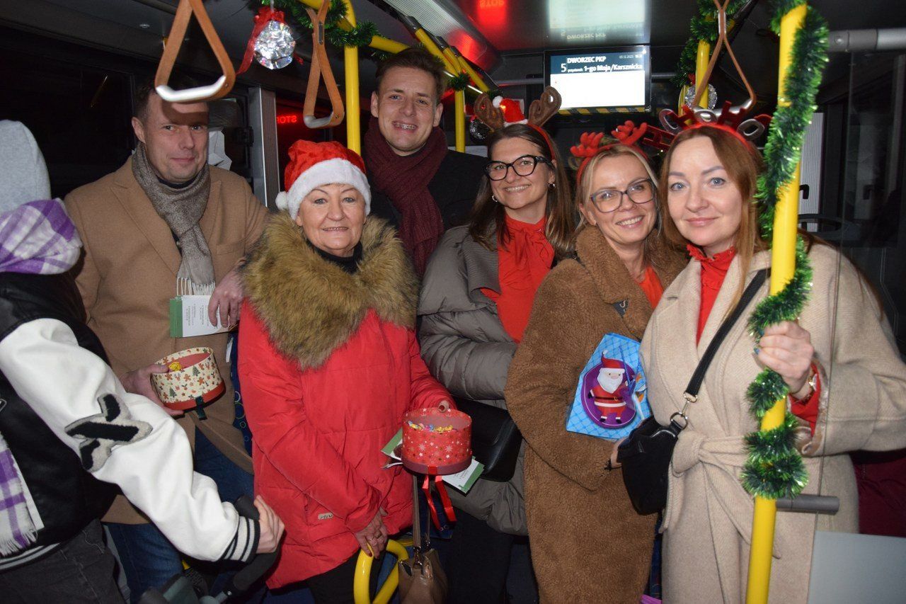 Choinka już się świeci, czyli zaczął się Zduńskowolski Jarmark Bożonarodzeniowy