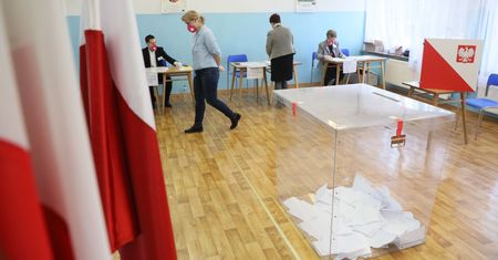 Lokale wyborcze Wrocław. Wybory 2020. Godziny otwarcia lokali wyborczych. Jak sprawdzić gdzie można zagłosować? Jak głosować, żeby głos był ważny?