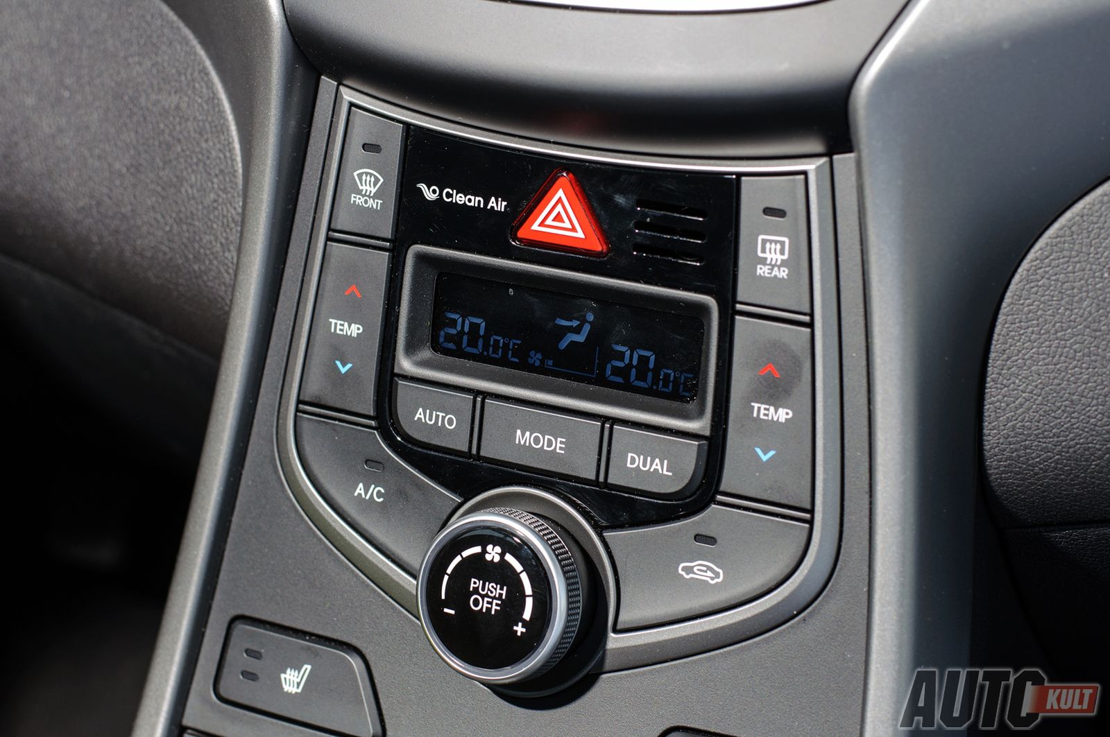 Hyundai Elantra 1,6 MPI Style - test [galeria zdjęć] 14
