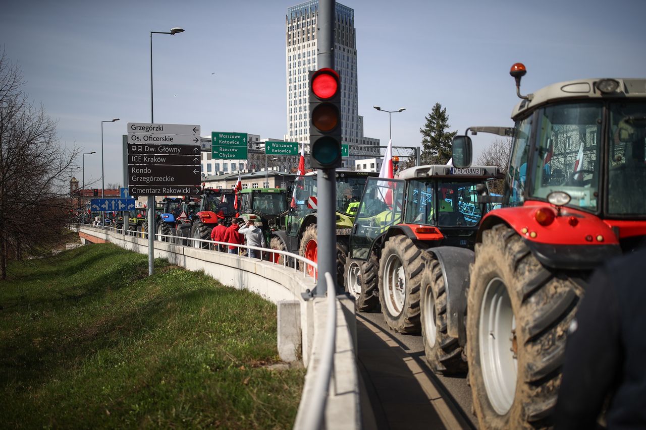 Potężne utrudnienia. Rolnicy wjechali do centrum wielkiego miasta