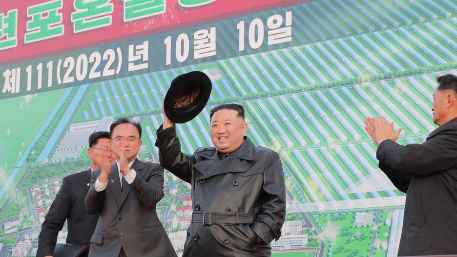 Inauguration ceremony of Ryonpho Greenhouse in North Korea
epa10235396 A photo released on 11 October 2022 by the official North Korean Central News Agency (KCNA) shows North Korean Supreme Leader Kim Jong-un attending the inauguration ceremony of Ryonpho Greenhouse in South Hamgyong Province, North Korea, 10 October 2022 (issued 11 October 2022). The Ryonpho Greenhouse Farm, a large- scale vegetable producer, is completed on the occasion of the 77th anniversary of the founding of the Workers' Party of Korea.  EPA/KCNA   EDITORIAL USE ONLY 
Dostawca: PAP/EPA.
KCNA