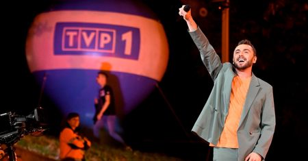 Opole 2021. Kamil Bednarek sili się na apel na antenie TVP: "Będę nam życzył, by wróciły czasy, kiedy MUZYKA BYŁA BEZ PODZIAŁÓW"