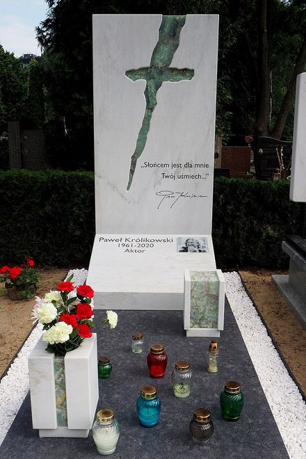 Grób aktora Pawła Królikowskiego na Cmentarzu Wojskowym na Powązkach w Warszawie