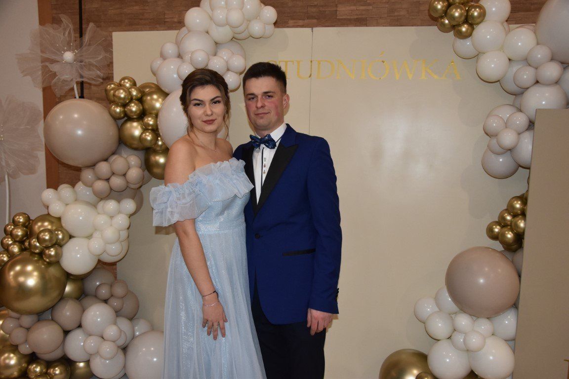 Nie tylko czerń i czerwień na studniówkę