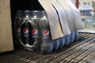 Gigant zaciska pasa. Pepsi zwalnia setki osób