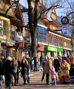 Duży ruch na zakopiance, tłoczno na Krupówkach. Uwaga na kolizje i korki