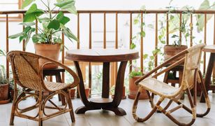 Jak zorganizować letni relaks na balkonie? Zacznij od dobrych mebli