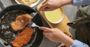 Moja teściowa z mięsa mielonego robi kotlety schabowe. Najpierw rzuca nim o blat