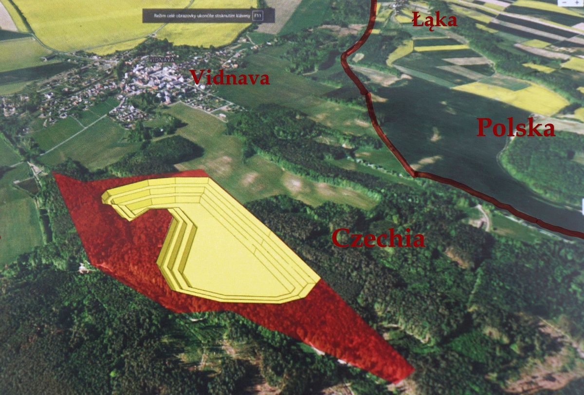 Polsko-czeska granica. Usytuowanie planowanej kopalni odkrywkowej, przeciwko której protestują mieszkańcy przygranicznych wsi