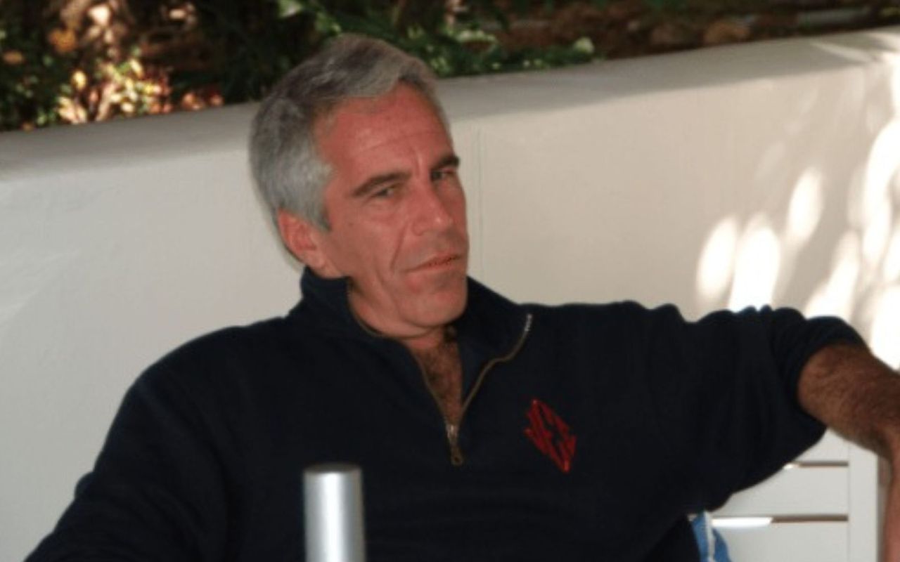 Śmierć Epsteina. Ujawniono rozmowę strażników. Słowa o "tuszowaniu"