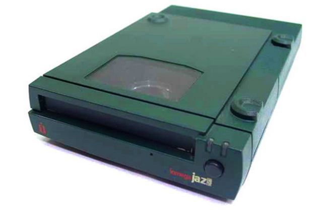8 cudów techniki z lat 90. Napęd ZIP, robot AIBO i pager BlackBerry. Pamiętasz je? 6