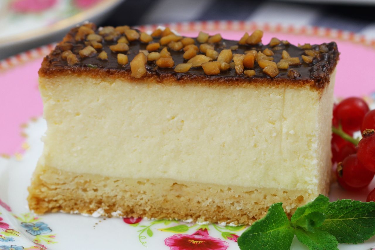 To najlepszy przepis na sernik. Nie opada, nie pęka i smakuje jak z drogiej cukierni