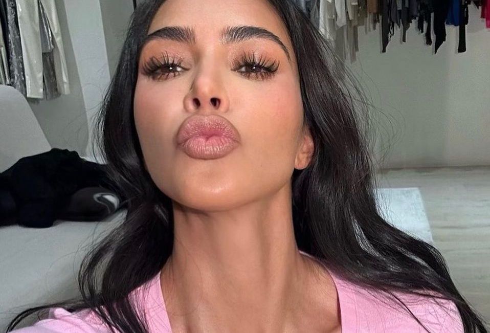 Kim Kardashian wyszła w spodniach moro / Instagram.com / kimkardashian