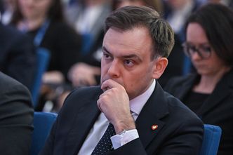"Rosną koszty prezydenckiego weta". Minister finansów o raporcie Fitch