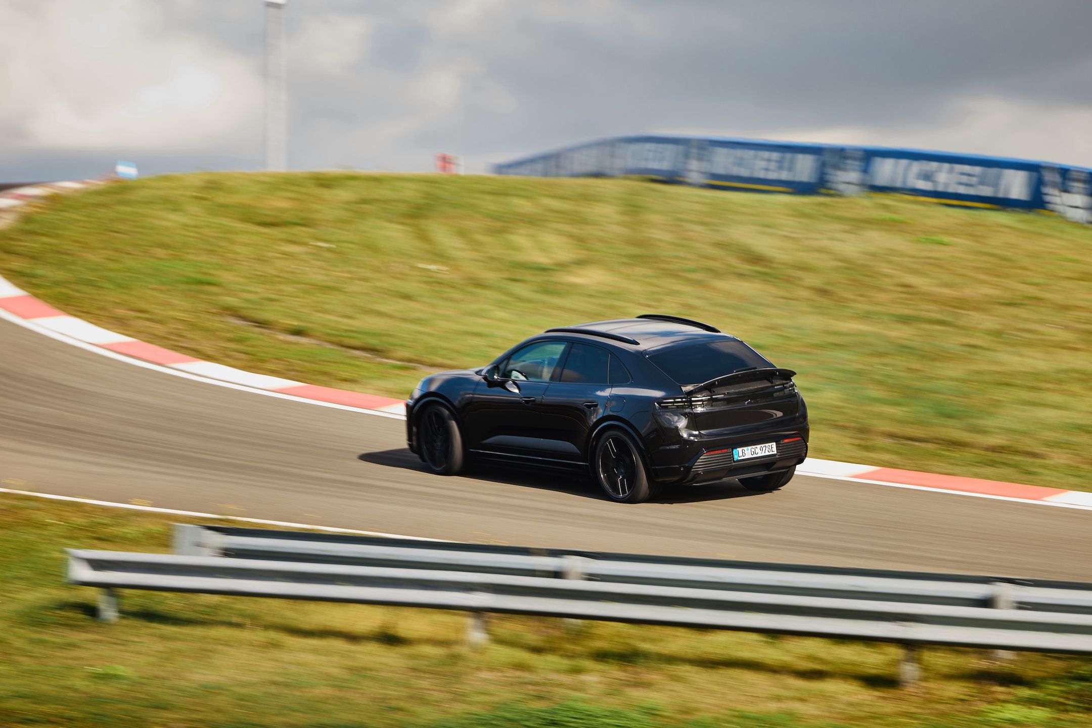 Porsche Macan EV (2024)