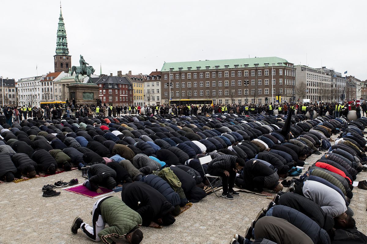 Modły muzułmanów w Kopenhadze po ataku na meczet w Nowej Zelandii