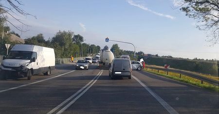 Utrudnienia w ruchu na drodze krajowej nr 19 w Ciecierzynie. Tworzą się korki