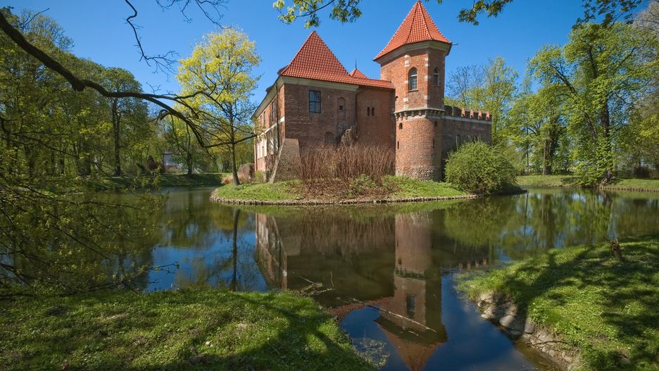 The Castle, Oporow
castle, moat, reflection, tourist attraction, architecture, building, museum, travel, brick, red, water, old, historic, historical, history, medieval, Europe, Poland, Oporow, polish, zamek, fosa, odbicie, atrakcja turystyczna, architektura, budowla, muzeum, podróż, czerwony, woda, stary, historyczny, historia, europa, polska, oporów, polski