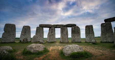 Przełomowa teoria o Stonehenge. Kluczową rolę mogła odegrać zaginiona kraina