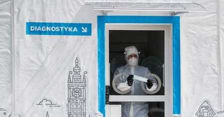 Koronawirus w Polsce. Bezpłatne testy w mobilnym centrum dostępne dla każdego