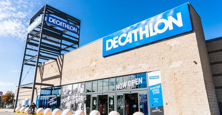 Kajak z Decathlonu wycofany ze sprzedaży. Używali go migranci