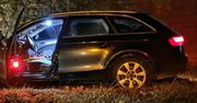 Na S17 audi wypadło z drogi. Na miejscu pracują służby ratunkowe
