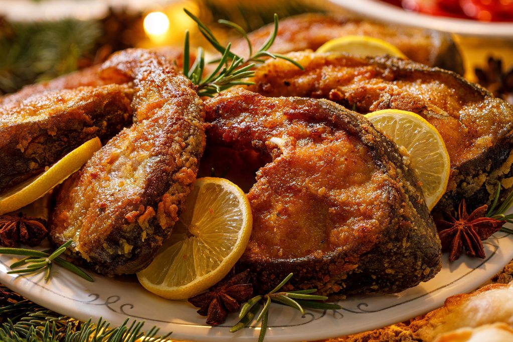 Łączę na patelni i smażę karpia. Razem sprawiają, że ryba ma wyjątkowy smak, a mięso jest delikatne i jędrne