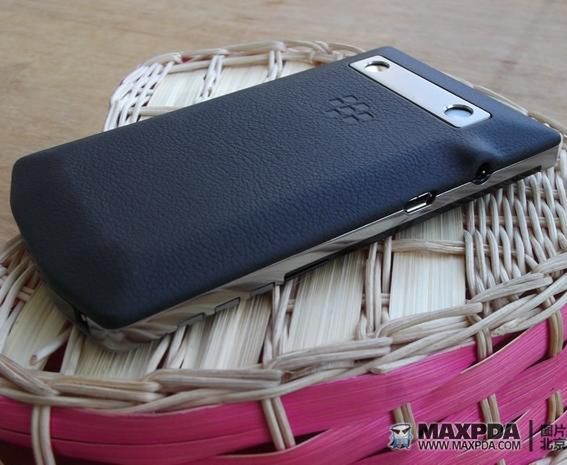 Nietypowy BlackBerry 9980 przyłapany w realu [zdjęcia] 3