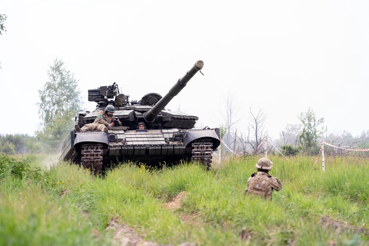 Rosjanie ponoszą coraz większe straty. Nz. czołg sił ukraińskich