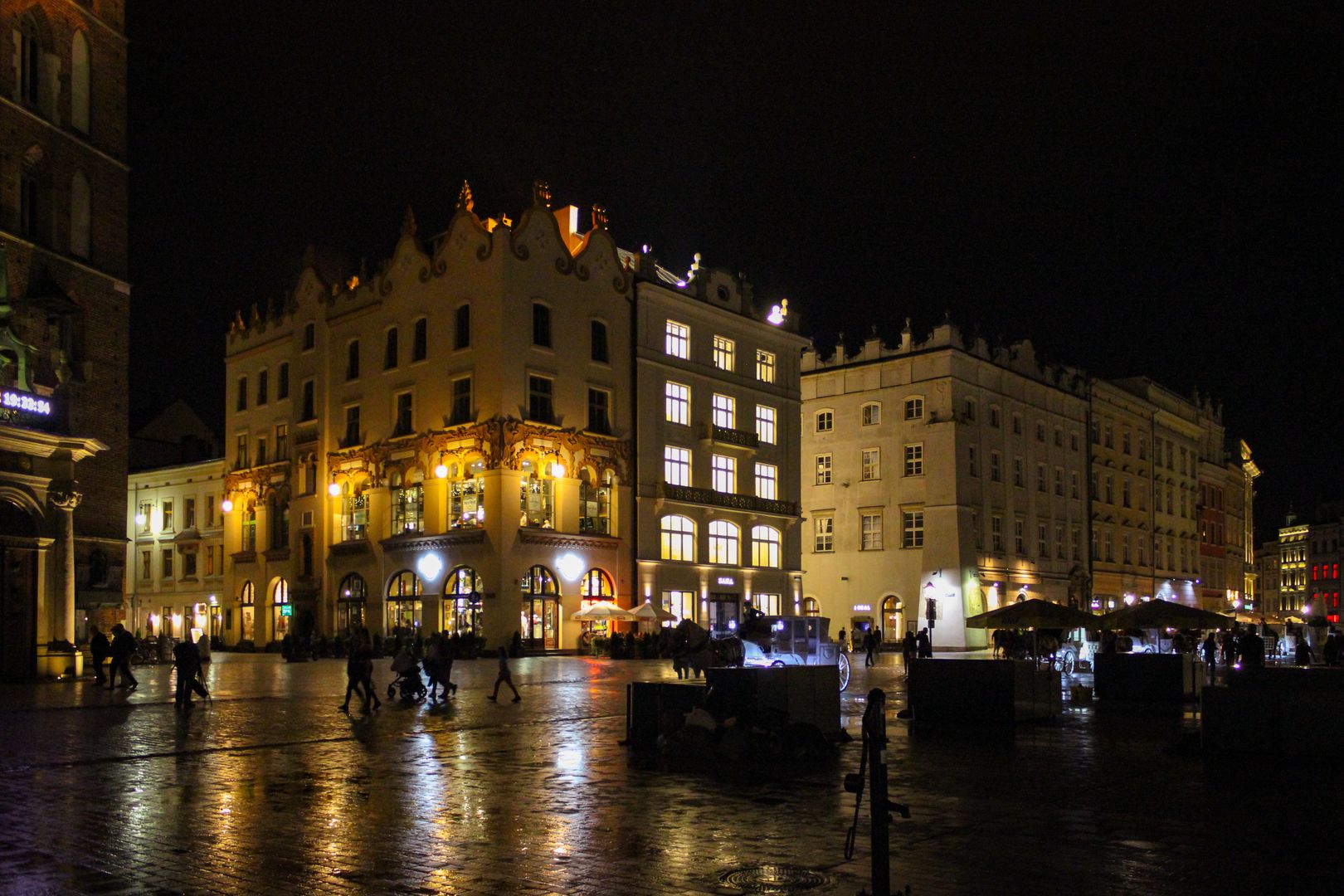 Nocne zwiedzanie muzeów to dla wielu ciekawa atrakcja 