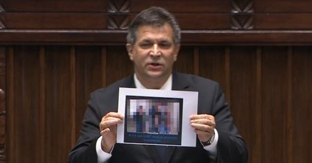 Pokazał mema, myślał, że to prawda. Kompromitacja posła PiS
