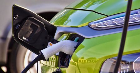 Samochody elektryczne na polskich drogach. Ile naprawdę kosztuje codzienna jazda?
