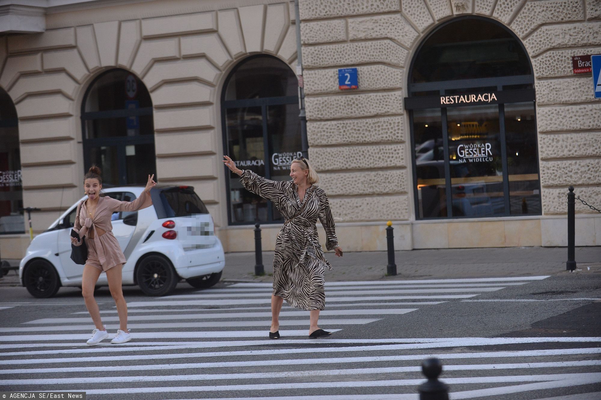 Julia Wieniawa wybrała się z mamą do restauaracji