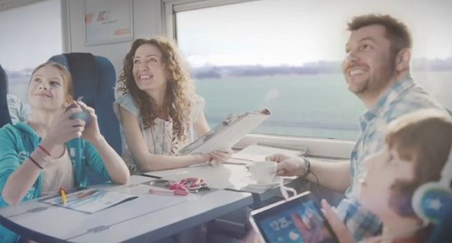 Rodzinna podróż samochodem gorsza niż pociągiem w reklamie PKP Intercity (wideo)