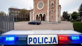 Warszawa: Policja otoczyła kościół w trakcie pogrzebu
