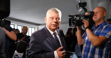 Potężne zamieszanie. Nagie zdjęcia na profilu posła PiS!