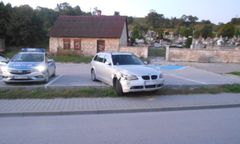 Straszył przechodniów, uderzył w drzewo. Rowerzysta bohater wziął sprawy w swoje ręce