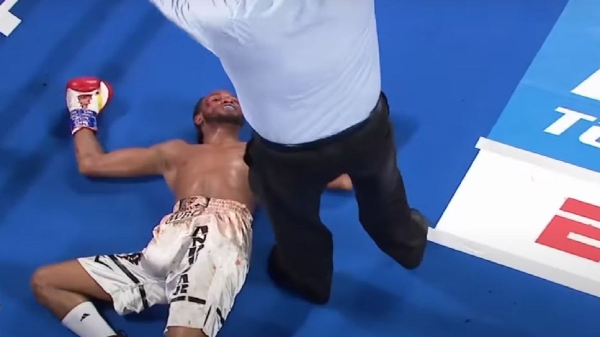 Yeuri Andujar na deskach po nokaucie