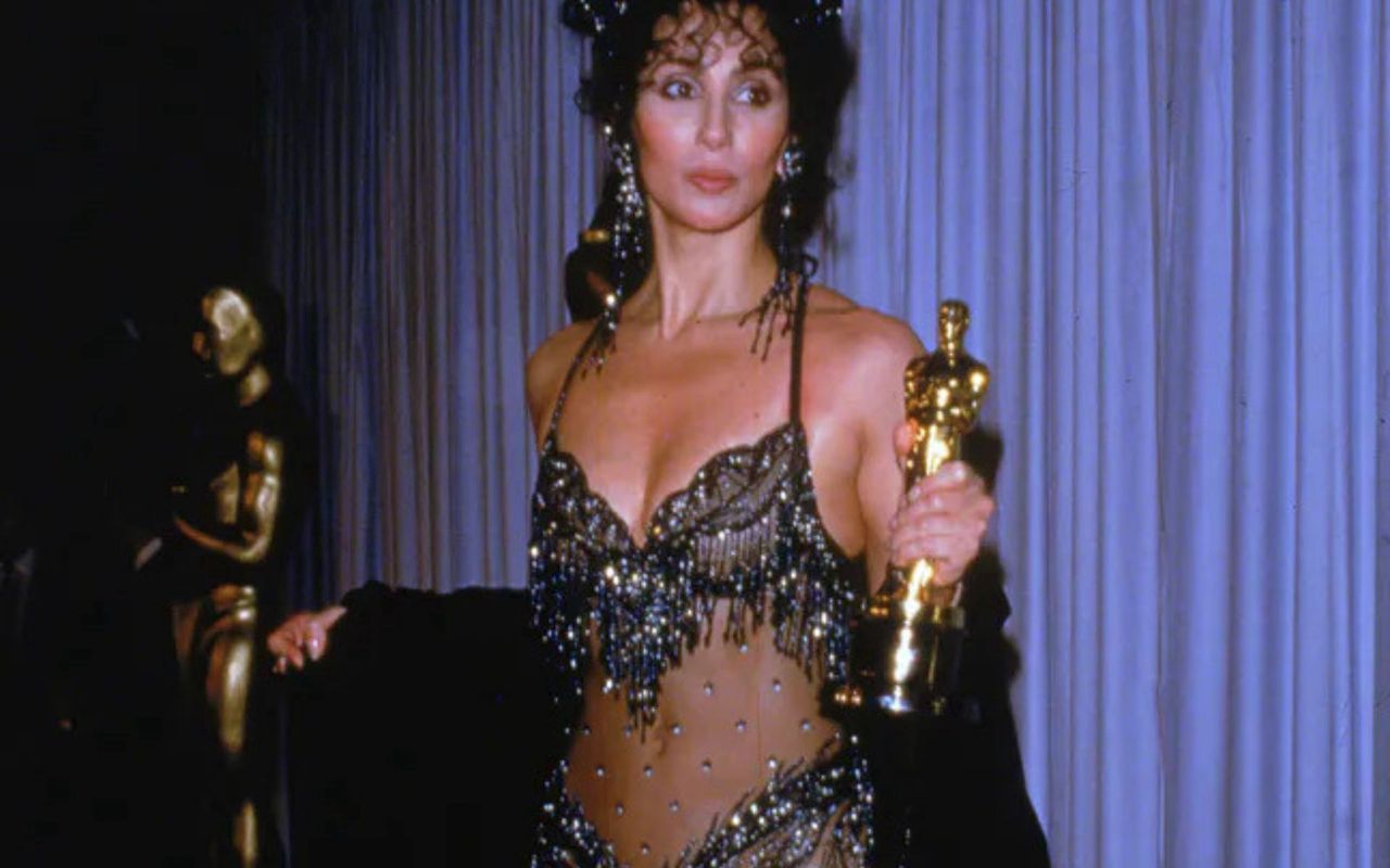 Uważa się, że to Cher zapoczątkowała trend na "nagie sukienki" 