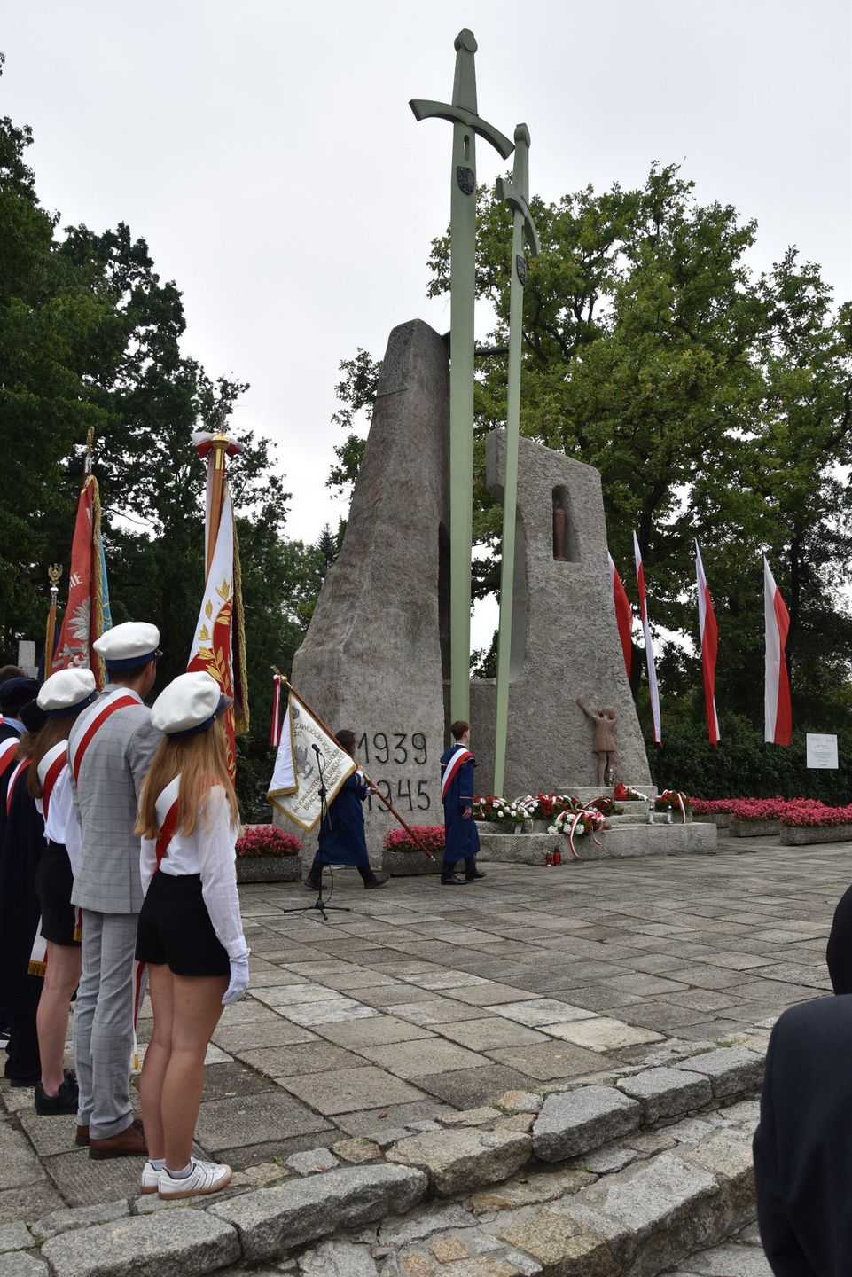 Obchody wybuchu II wojny światowej upamiętniono w Tarnowie 1 września uroczystością przy Pomniku Ofiar Wojny i Faszyzmu